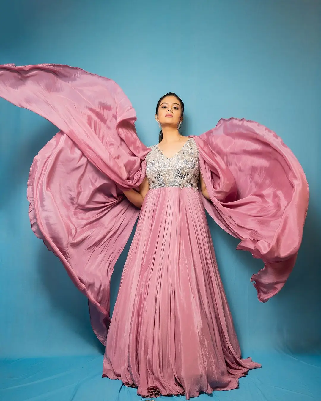 Gemini TV Anchor Sreemukhi in Long Pink Gown